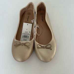 Gold Cat & Jack girls size 5 dress shoes